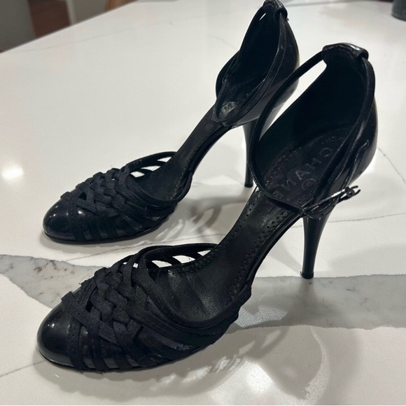 CHANEL CAP TOE CC ANKLE STRAP HEEL - Picture 7 of 9